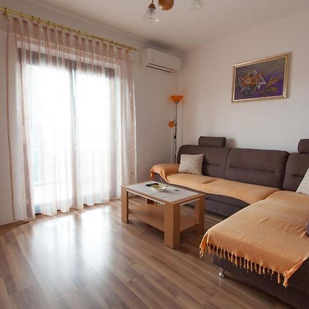 Apartments Ljerka Malinska Bagian luar foto