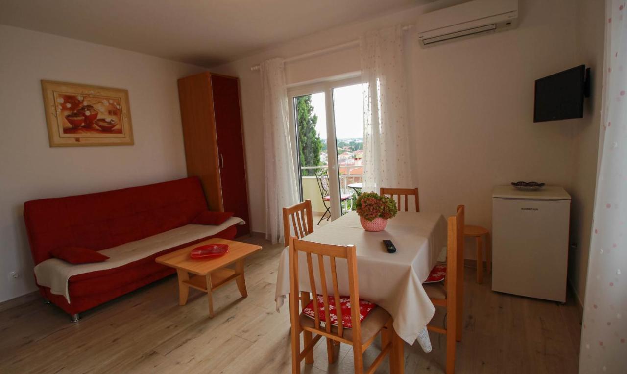 Apartments Ljerka Malinska Bagian luar foto