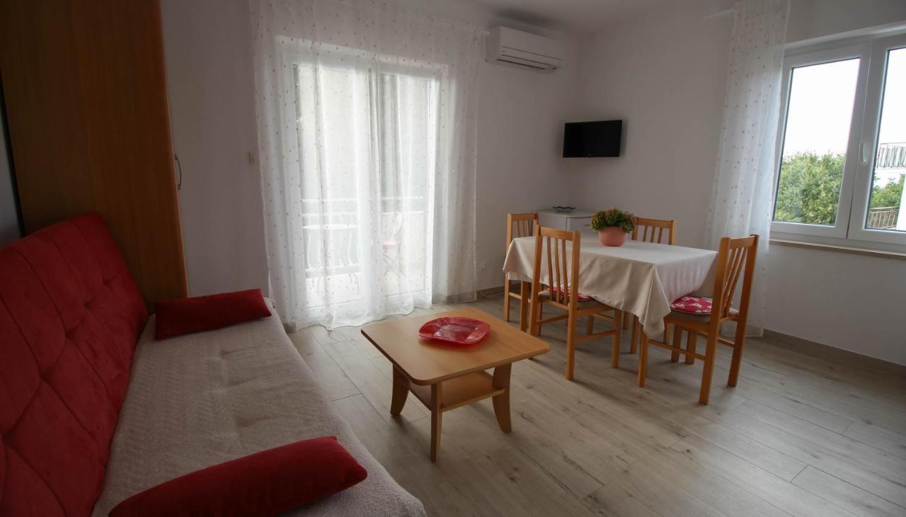 Apartments Ljerka Malinska Bagian luar foto