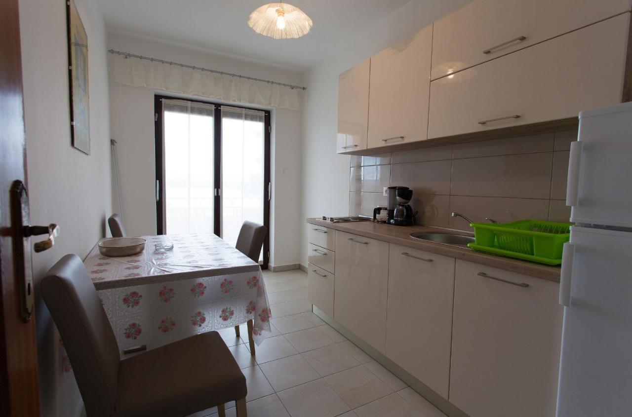 Apartments Ljerka Malinska Bagian luar foto