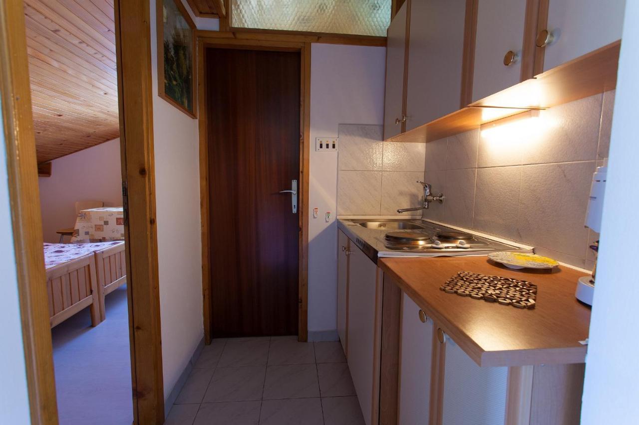 Apartments Ljerka Malinska Bagian luar foto