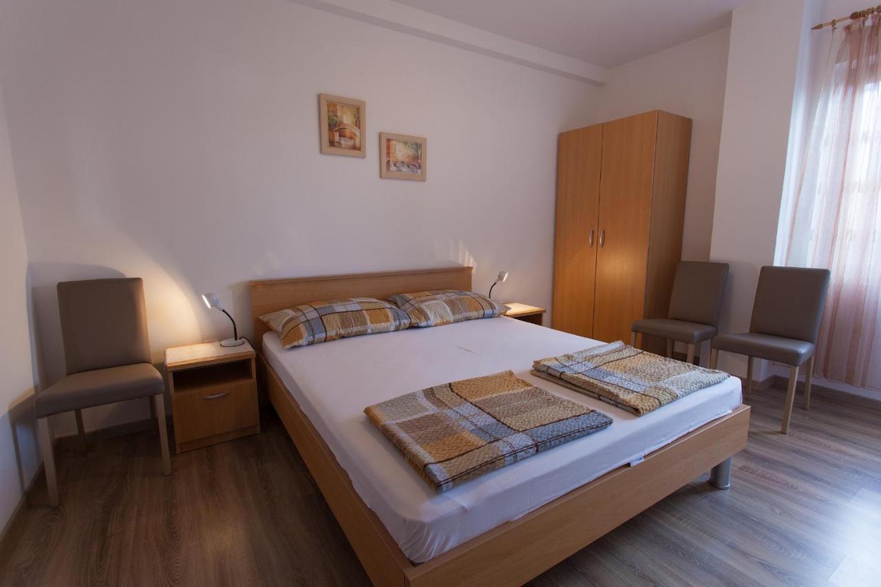Apartments Ljerka Malinska Bagian luar foto